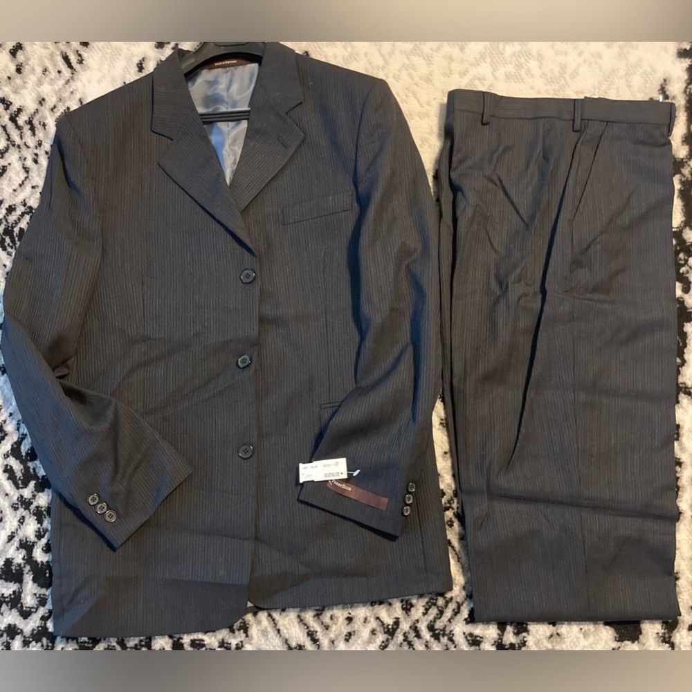 NEW WITH TAGS PERRY ELLIS SUIT SIZE 20